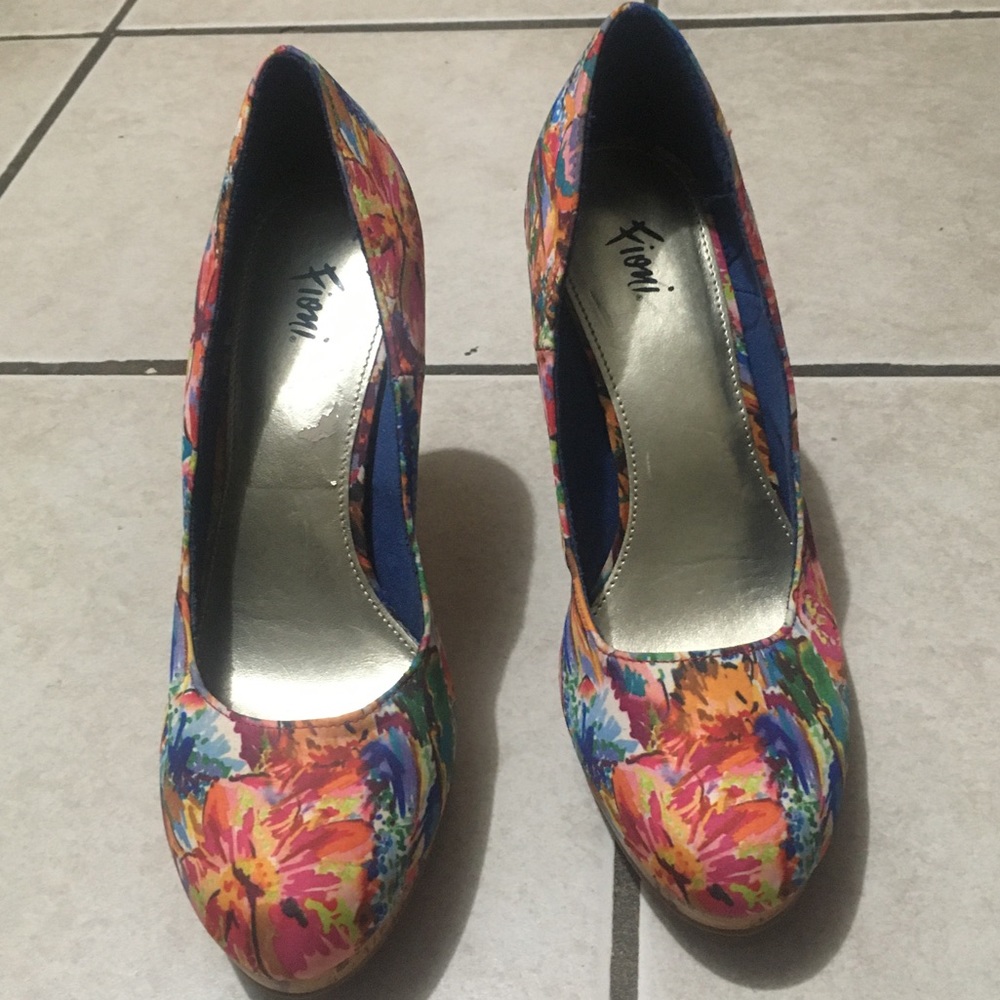 Multicolor Pumps - Picture 3 of 4